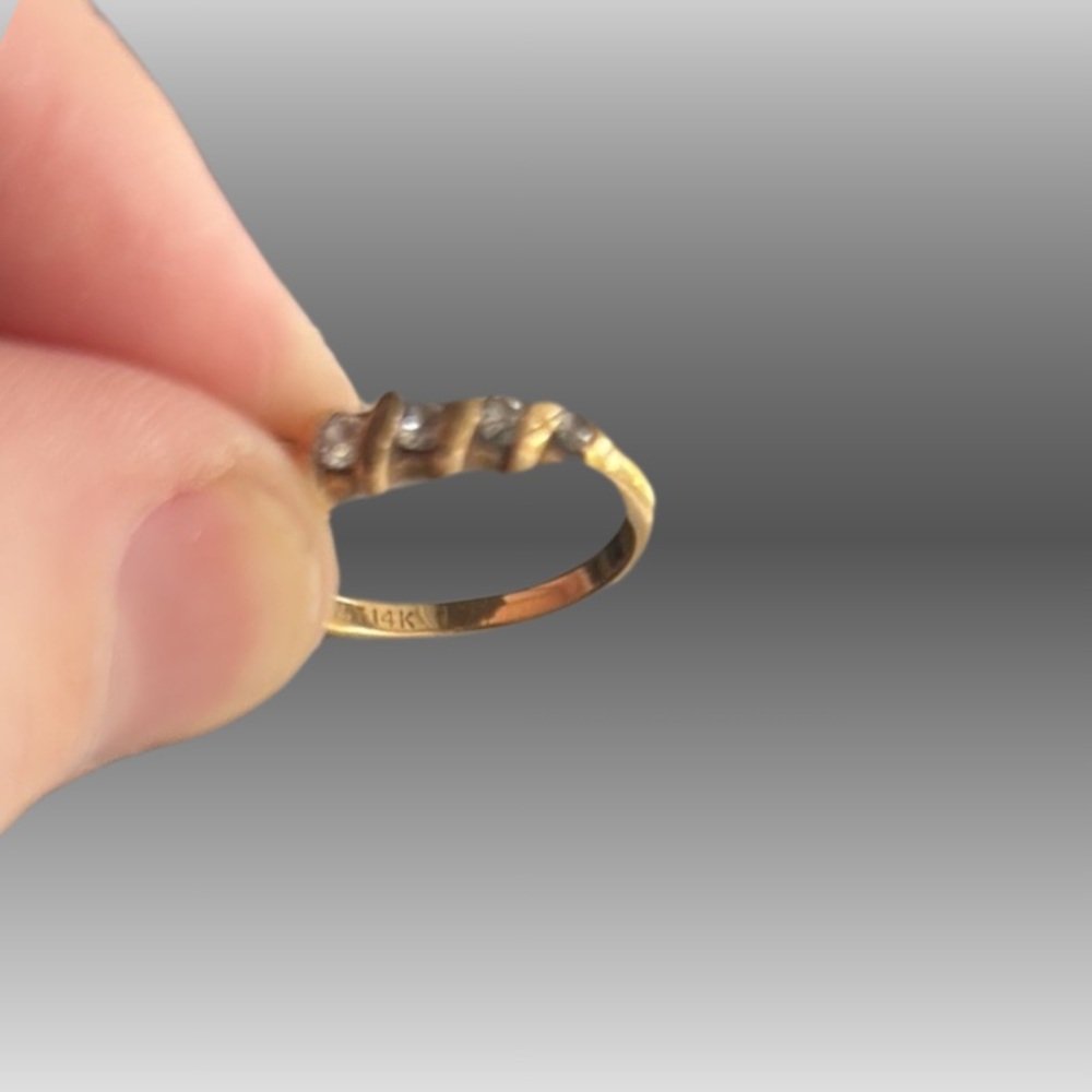 14K Gold & Diamond Ring